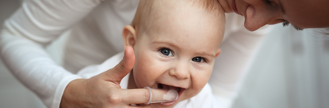 jak dbać o zęby niemowlaka